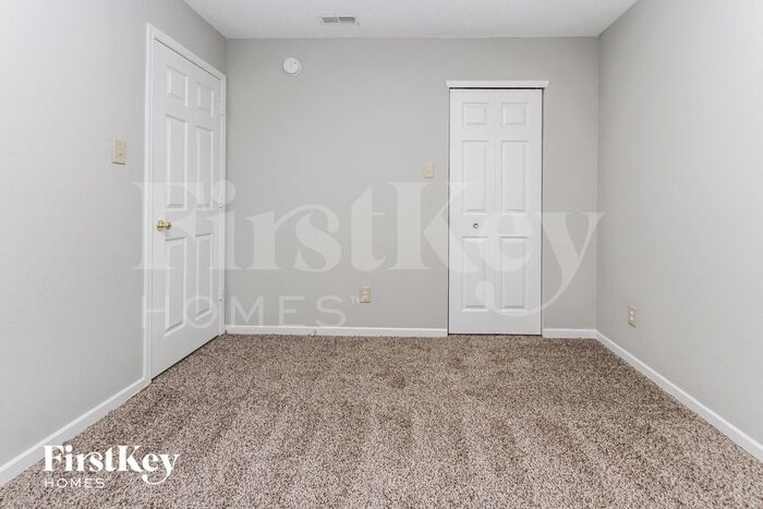 Building Photo - 1911 Dutch Elm Dr