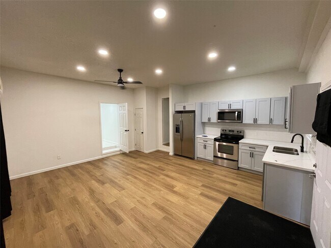 Building Photo - 6701 Eagle Pass St