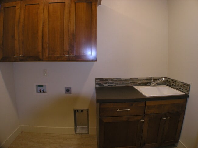 Building Photo - 2576 E Hidden Crk St