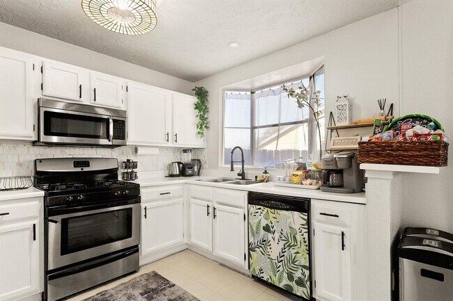 Building Photo - 5400 Alexis Cove