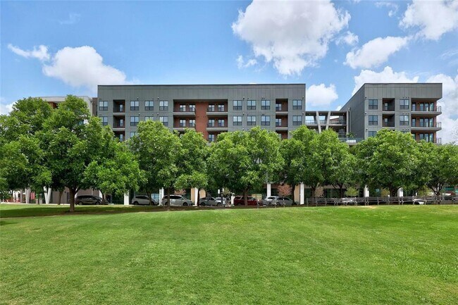 Building Photo - 1701 Simond Ave