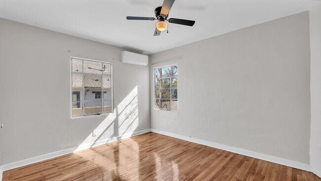 Building Photo - 205 Harvard Dr SE