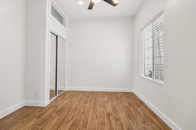 Building Photo - 720 1/2 Queenstown Court - 3