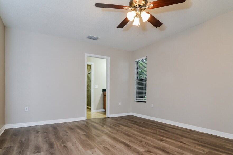 Building Photo - 336 Shorewood Dr