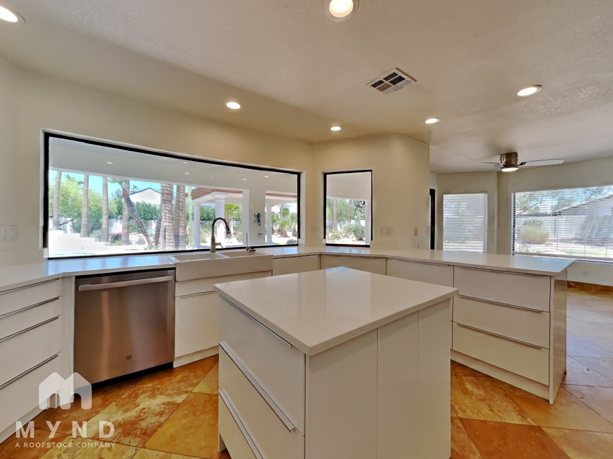 Building Photo - 8260 E Sutton Dr