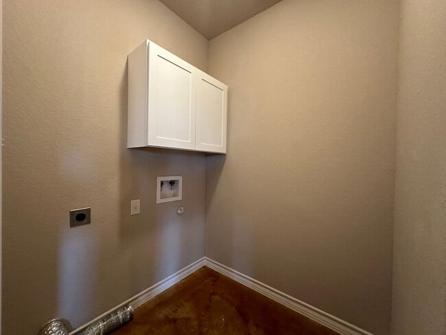 Building Photo - Town home for rent