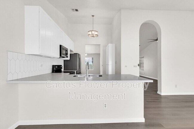 Building Photo - 1132 E Harbor View Dr
