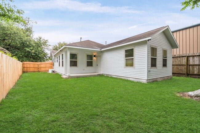 Building Photo - 4415 Castor St