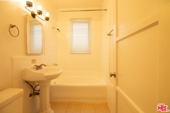 Building Photo - 1201 N Crescent Heights Blvd