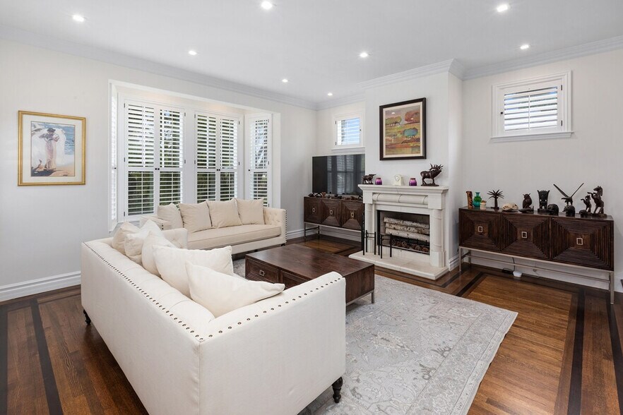 Building Photo - 180 Dorantes Ave