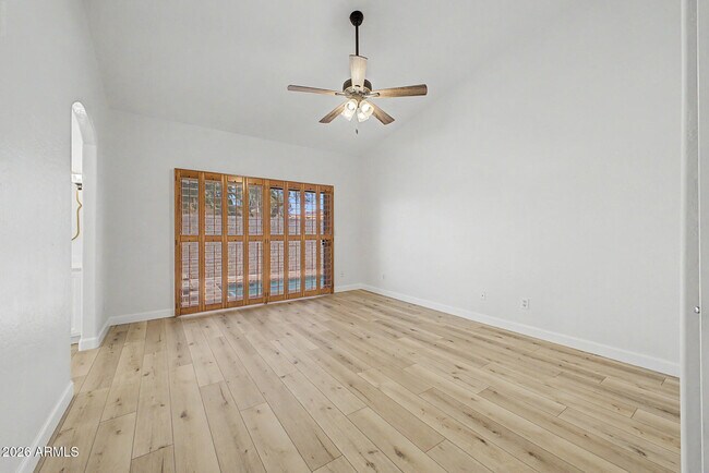 Building Photo - 1220 E Briarwood Terrace