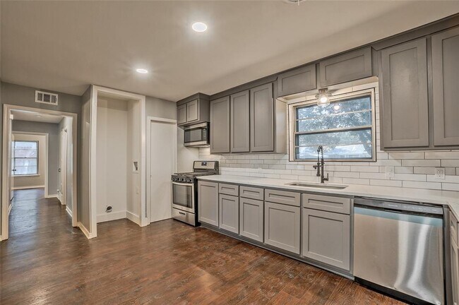 Building Photo - 2726 Crest Ridge Dr