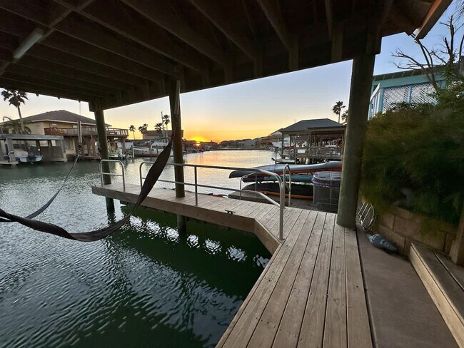 Building Photo - 1113 Pompano Ave