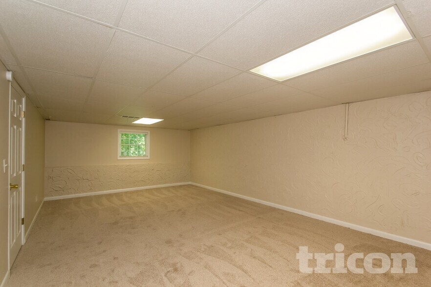 Building Photo - 4408 Lamar Dr