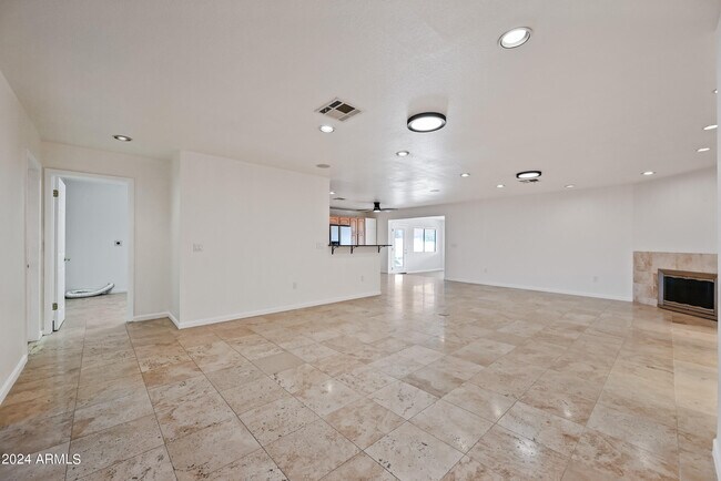Building Photo - 1831 E La Jolla Dr