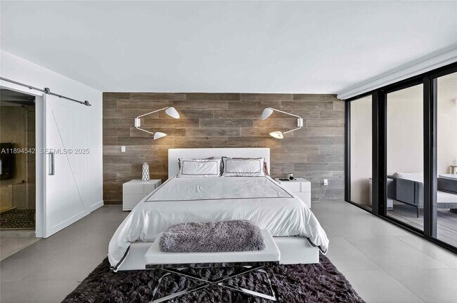 Building Photo - 2 Grove Isle Dr