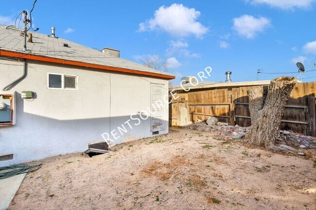 Building Photo - 1040 Flora St