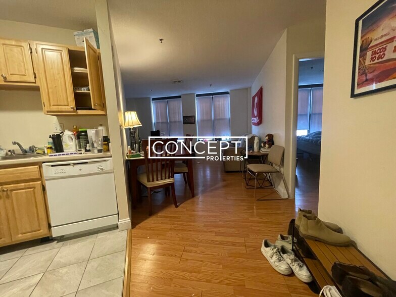 Building Photo - 1126 Boylston St