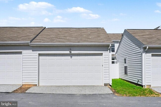 Building Photo - 205 Hoke Farm Way