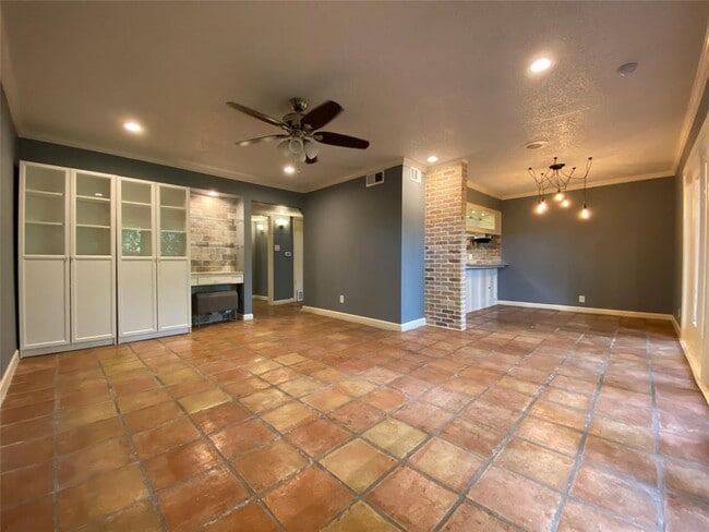 Building Photo - 8211 Katy Fwy
