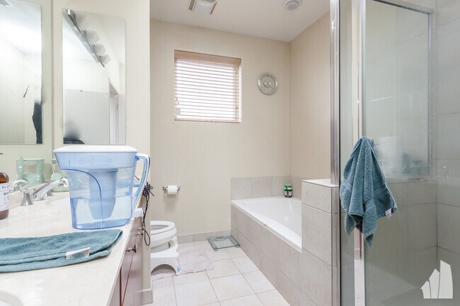 Building Photo - 648 W 16th St