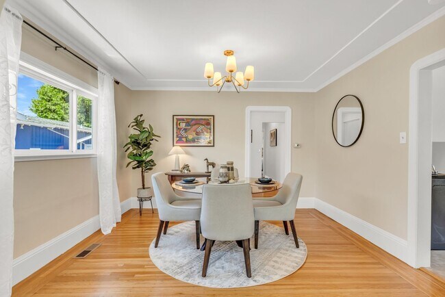 Building Photo - Charming Updated Oakland Home for Lease
