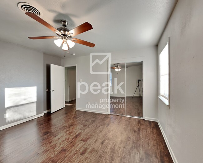 Building Photo - $1799! Beautiful 3Bed/2Bath home in FORT WORTH! Free application through 8/10! See information in...