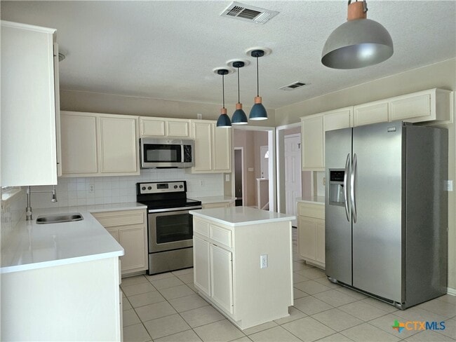 Building Photo - 120 Wind Ridge Dr