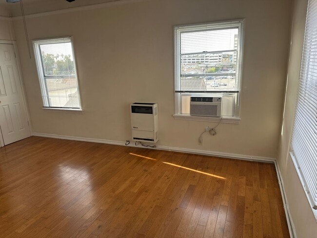 Interior Photo - 1109 Laguna
