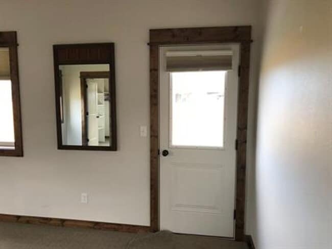 Building Photo - 4 bedroom 3 bath home in Ryen Glenn