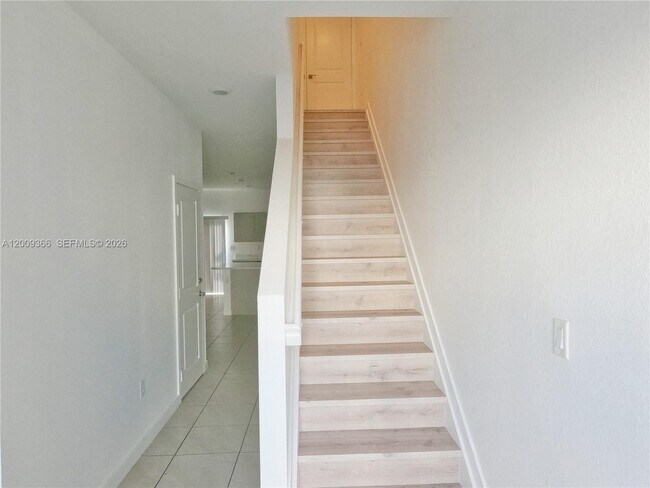 Building Photo - 1167 SW 7th Ct