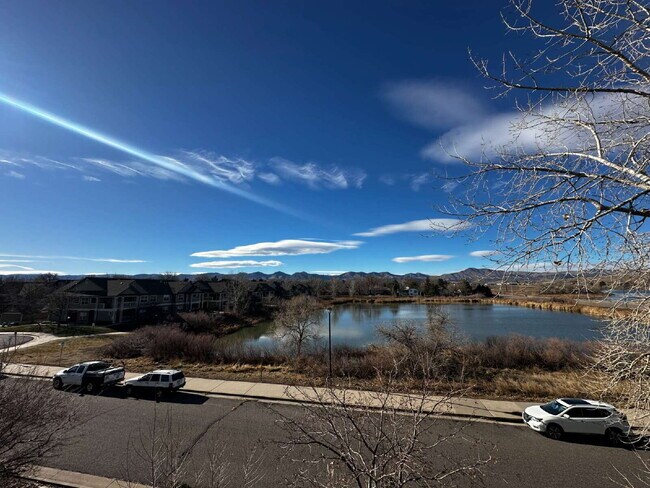 Building Photo - Beautiful Top Floor Condo with Great Views!