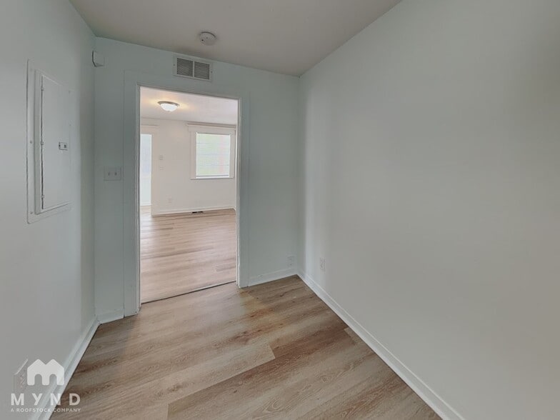 Building Photo - 2184 W 45th St