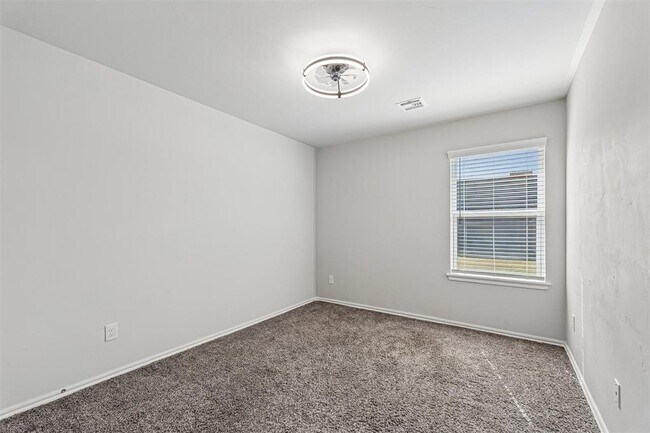 Building Photo - 933 S Blackjack Ln