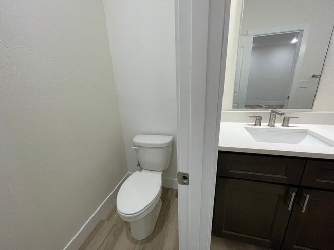 Building Photo - 410 4th St