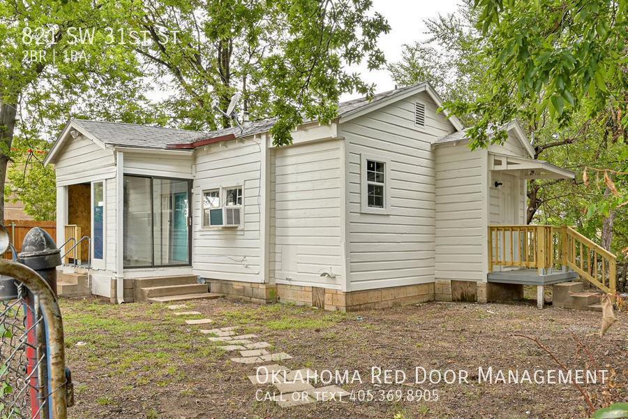 Building Photo - 821 SW 31st St