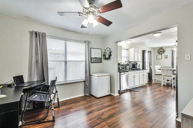 Building Photo - 11735 Pebble Sands Dr