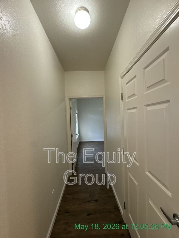 Building Photo - 1323 S Crowe St