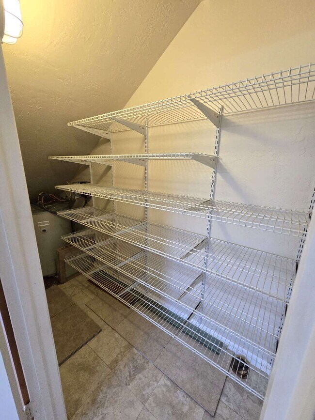 Building Photo - 2Br/1.5ba/2pkg Split Level Townhome - Pearlridge Aiea