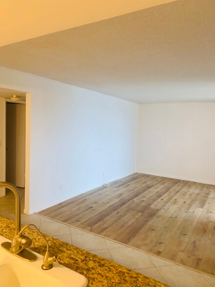 Master bedroom with lake view - 950 Egret Cir