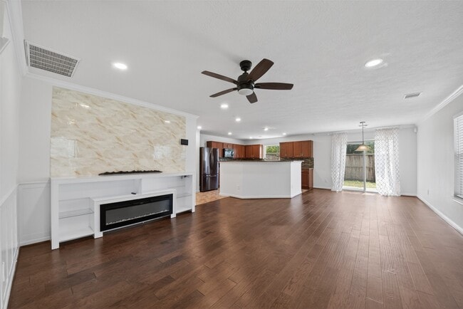 Building Photo - 15323 Trinity Meadow Dr