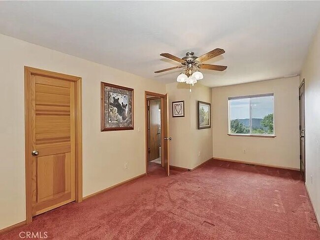 Building Photo - 262 Delle Dr