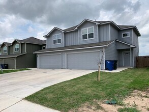 Building Photo - Townhome for rent