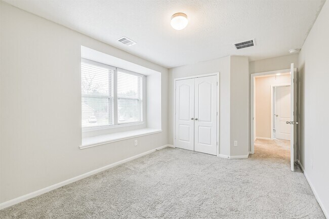 Building Photo - 2036 Elkington Cir