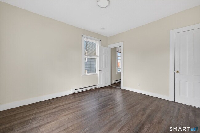 Building Photo - 27 Beacon St