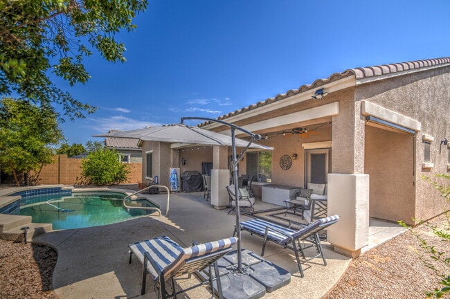 Building Photo - Del Rio Ranch Beauty