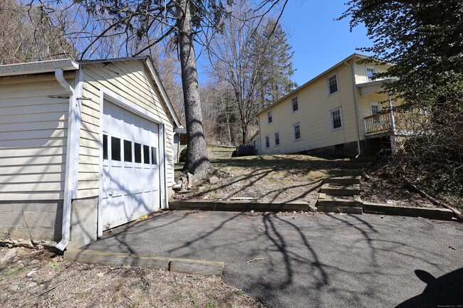 Primary Photo - 48 W Branchville Rd