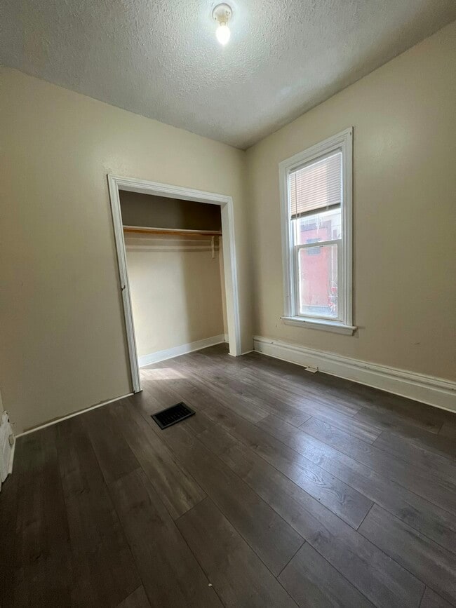 Building Photo - 935 Prospect Ave NE