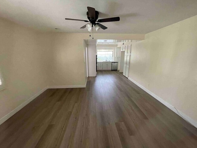 Building Photo - BEAUTIFUL FOUR BEDROOM TWO AND A HALF BATH HOME!