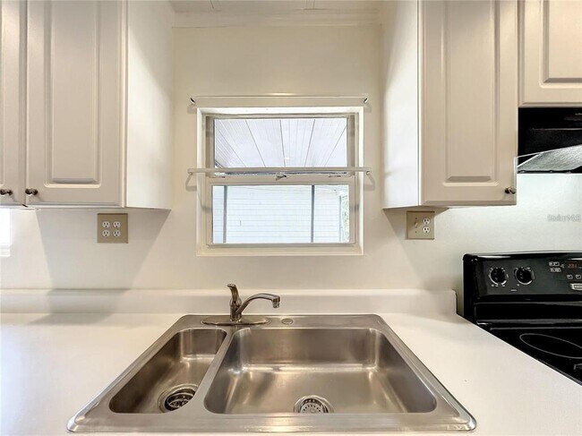 Building Photo - 831 Wolf Trail